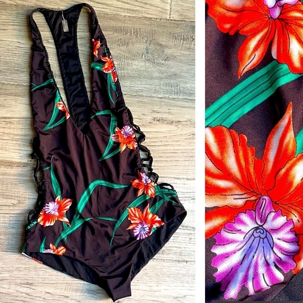 Indah One Piece Bathing Suit Open Side/Back Knit Lattice Black/Red NWOT SZ M